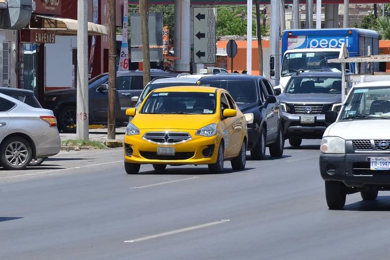 Peralta dijo que se detuvo por esta situación a tres taxis de Coahuila. (ARCHIVO)