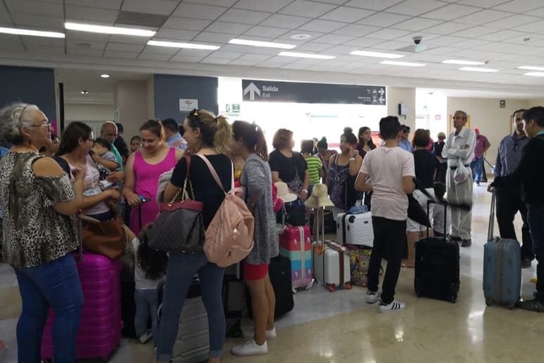 Las afectaciones de la empresa Interjet se resintieron también en la Comarca Lagunera. (VERÓNICA RIVERA)