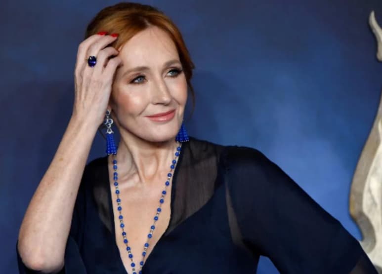 Hoy la escritora de la popular saga celebra sus 54 años. (ESPECIAL)
