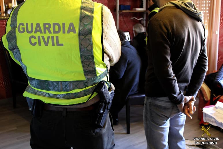 Durante la operación fueron detenidas 13 personas, tres de las cuales hacían parte de comunidades indígenas locales y que se hacían llamar 'Los Amazónicos 2' o 'Triple Frontera'. (ARCHIVO)