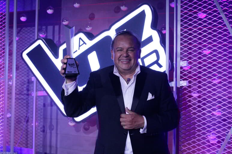 De esta manera el sueño de Salvador se hizo realidad y con ello concluyó la primera temporada de La Voz Senior, por Azteca uno. (ESPECIAL)
