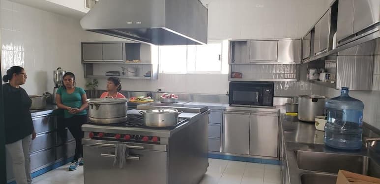 Ya se están terminando los trabajos de la cocina que hicieron en Casa Hogar, misma que ahora es higiénica y de tipo industrial. (EL SIGLO DE TORREÓN)