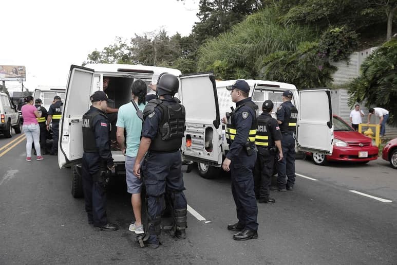 Los migrantes, que pagaban entre 7,000 y 20,000 dólares a esta red, iniciaban su viaje ingresando al continente americano desde aeropuertos en Brasil, Colombia, Ecuador y Perú. (ARCHIVO)
