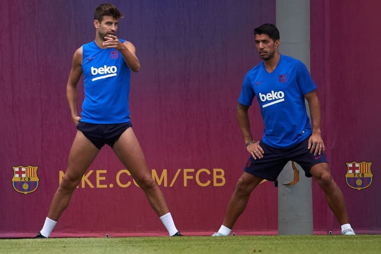 Tras finalizar sus vacaciones, el uruguayo Luis Suárez (d) volvió a los entrenamientos del Barcelona. (EFE)