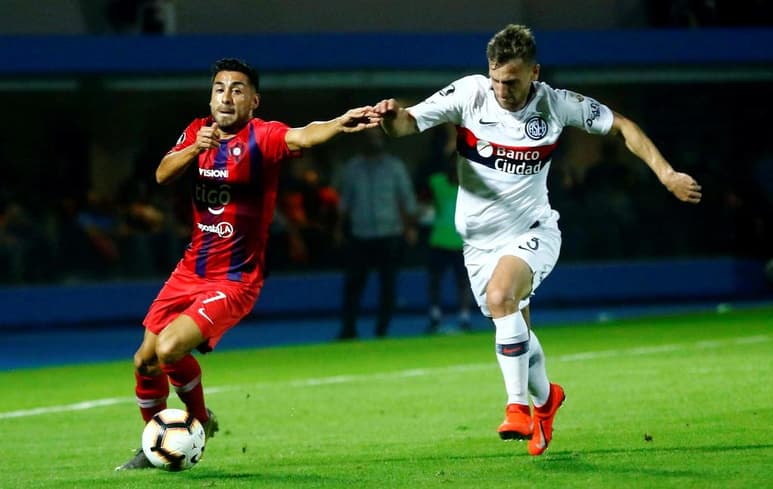 Cerro Porteño se fue abajo en el marcador, pero terminó venciendo 2-1 a San Lorenzo. (EFE)