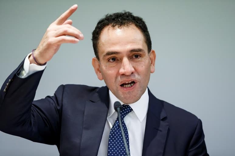 En breve entrevista, Cervantes comentó que el secretario Herrera 'tuvo la buena voluntad de hacer mesas de trabajo internas, con la gente de ellos de política fiscal, para estudiarlo. Se habla de un paquete que representa fiscalmente 7 mil millones de pesos, entonces no es fácil que tome la decisión de quitarnos un IEPS'. (ARCHIVO)