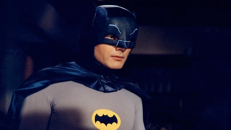 A lo largo de la historia se hacen algunas referencias a la exitosa serie que protagonizó Adam West. (ESPECIAL)