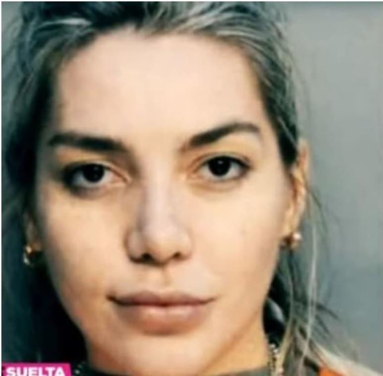 Problema. Frida Sofía indicó a la operadora que, ante la extorsión, ella tomó el teléfono y lo tiró porque no quería que filtrara el video. (ESPECIAL)