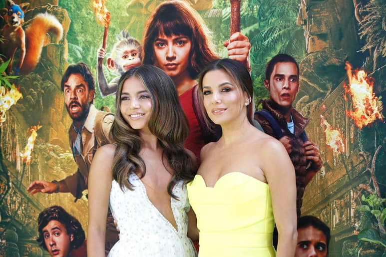 Orgullo. Las actrices Eva Longoria e Isabela Moner participan en la película Dora and the Lost City of Gold.