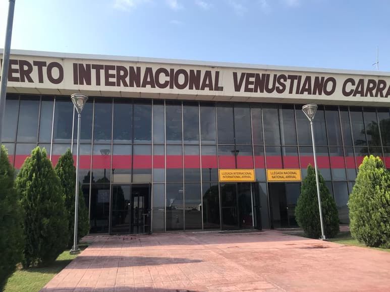 El empresario sostuvo que única forma de apoyar las operaciones de la línea aérea, es asegurando pasajeros para el vuelo. (EL SIGLO COAHUILA)