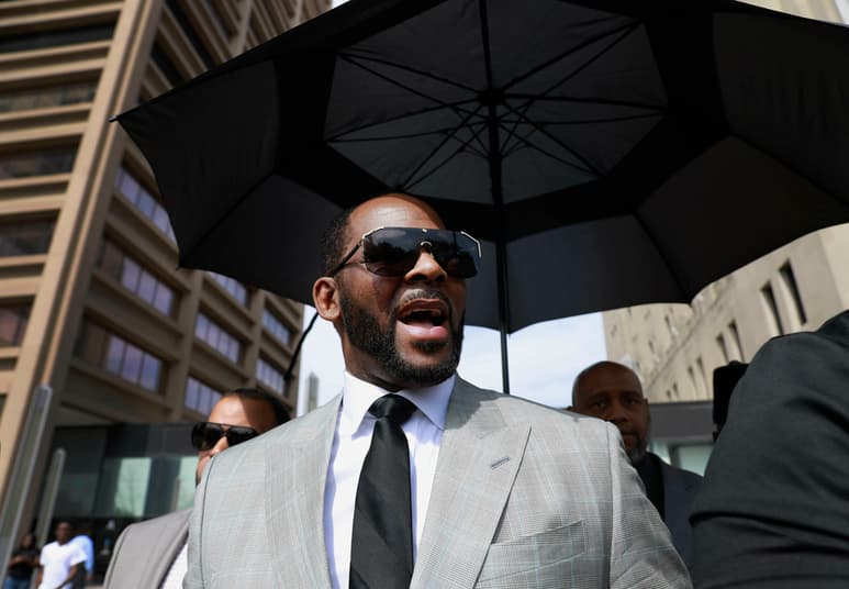 Caso. El cantante R. Kelly es acusado de pedir sexo a joven de 17 años después de que la conoció en un concierto. (AP)