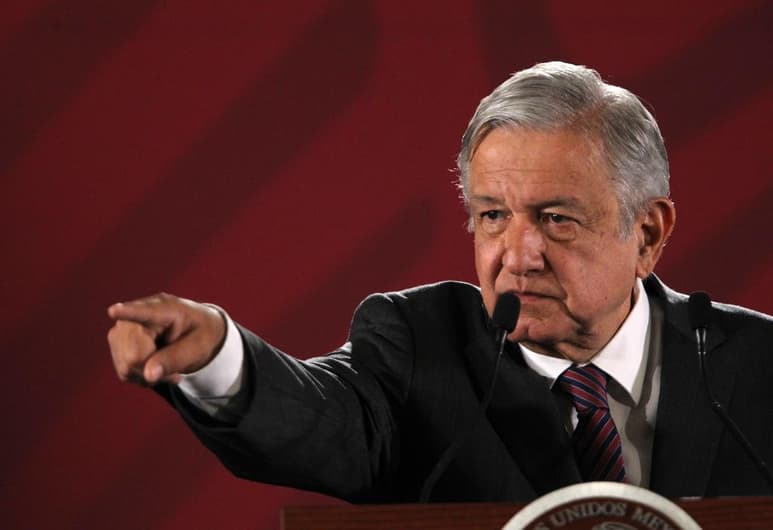 El presidente Andrés Manuel López Obrador rechazó que Presidencia gaste en alimentos onerosos -como longaniza de 16 mil pesos el kilo- y que además a él no le gusta el chorizo ni la moronga azul, sino la butifarra de Jalpa de Méndez, Tabasco. (NOTIMEX)