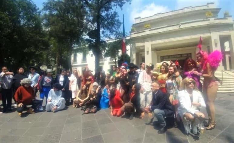 Decenas de artistas se reunieron este martes para presentar la edición número 17 del Festival Internacional de Cabaret que se realizará del 22 al 31 de agosto en la Ciudad de México. (EL UNIVERSAL)