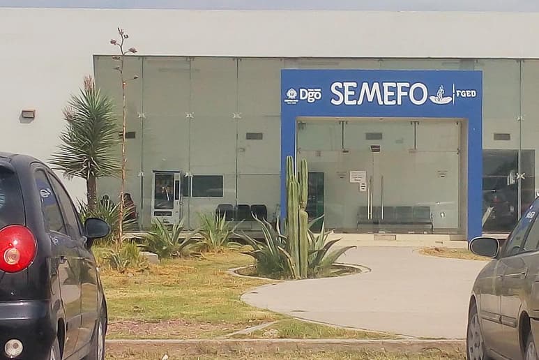 El personal de servicios periciales ordenó el traslado del cuerpo a las instalaciones del servicio médico forense para que se le practique la necropsia de ley. (ARCHIVO)