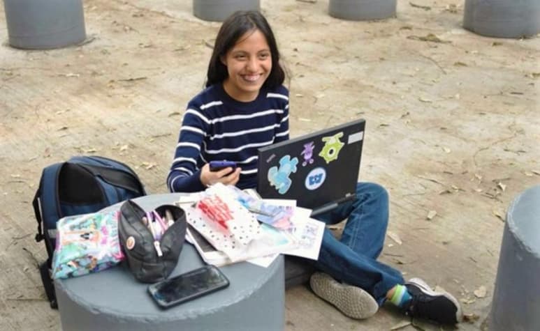 A la mamá de Nataly Aldana, quien salió del CCH con promedio de 9.48, le dijeron que nunca iba a poder estudiar o que si eso sucedía, no la podían forzar a obtener más de un seis de calificación. (EL UNIVERSAL)