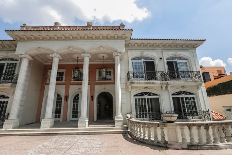 En la subasta, que dirigió el SAE, la lujosa casa tuvo un precio de salida de 95.48 millones de pesos y su ganancia fue de apenas 6.52 millones de pesos, es decir, unos 335,000 dólares. (AGENCIAS)