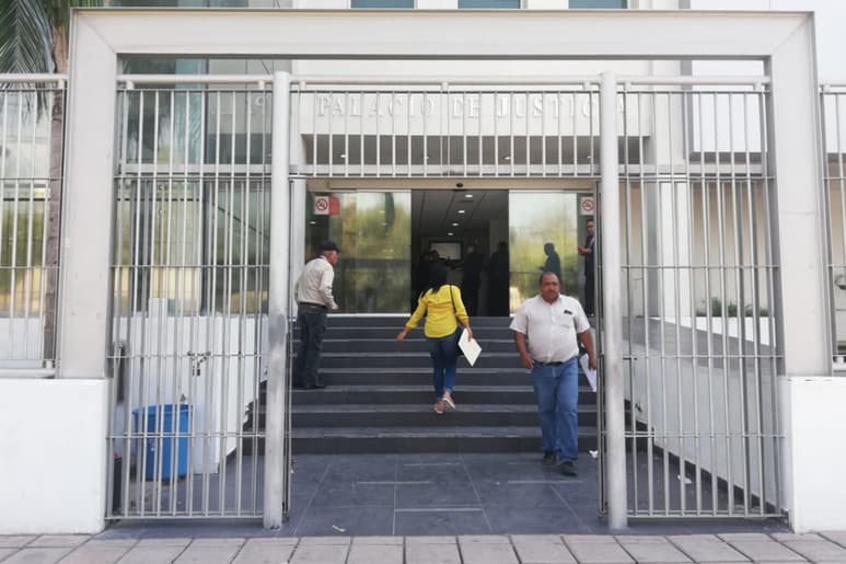 Huérfanas y huérfanos de feminicidio, así como sus familias, sin reparación del daño. (EL SIGLO DE TORREÓN)