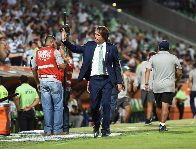 El técnico Guillermo Almada suma cinco ganados en cinco juegos de Liga MX disputados en el Corona. (JESÚS GALINDO)