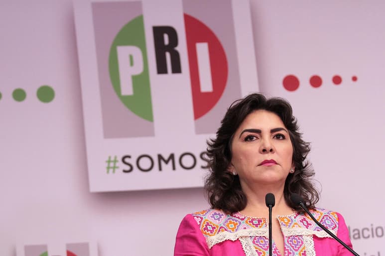 En video mensaje publicado la madrugada de este lunes en sus redes sociales, Ortega Pacheco acompañada por su compañero de fórmula, Encarnación Alfaro, aseguró que no se irá del PRI.
(ARCHIVO)