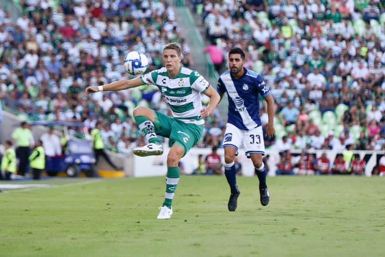 La Liga MX dio a conocer a su once ideal de la cuarta fecha del Apertura 2019, donde figuran dos elementos de Santos Laguna, el timonel Guillermo Almada y el delantero Julio Furch. (EL SIGLO DE TORREÓN/JORGE MARTÍNEZ)