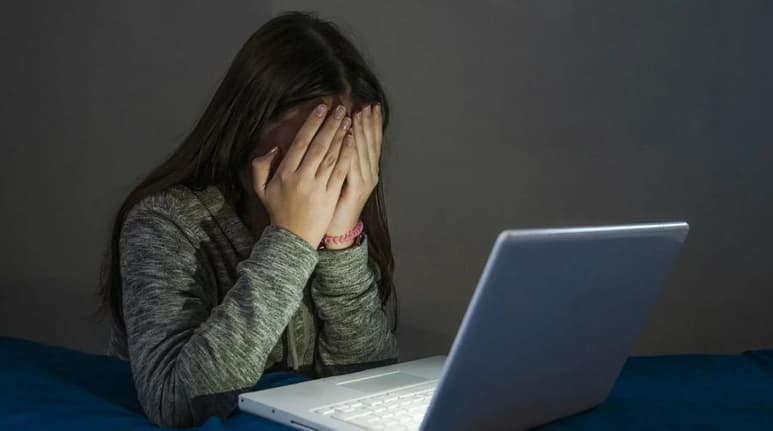 Cuándo se revele este tipo de contenido sin el consentimiento de la víctima se impondrá de uno a cinco años de prisión y una multa de 200 a 500 unidades de medida y actualización (UMA). (ESPECIAL)