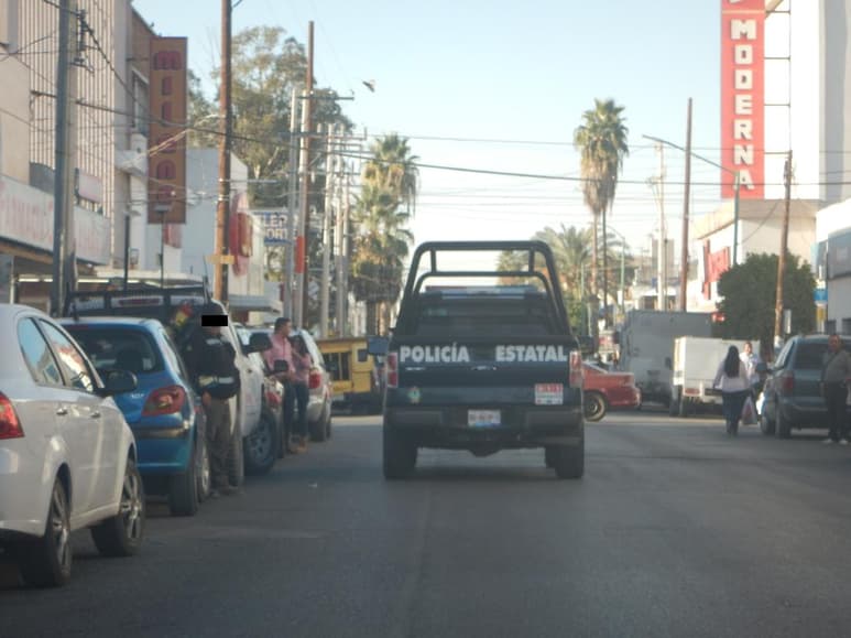 La tarde del pasado jueves, dos sujetos que portaban armas de fuego despojaron a un hombre de 51 mil pesos en efectivo que había retirado de una sucursal bancaria del municipio de Gómez Palacio. (ARCHIVO)