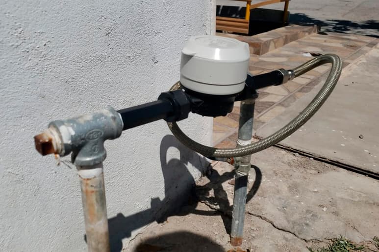 Vecinos de Residencial del Norte señalan que Simas acudió a sus domicilios a colocar medidores, pese a falta de presión de agua.