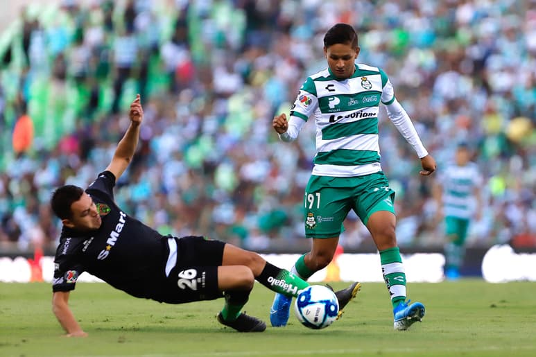 El canterano Adrián Lozano fue considerado por el técnico tricolor para este 'miniciclo'. (Jam Media)