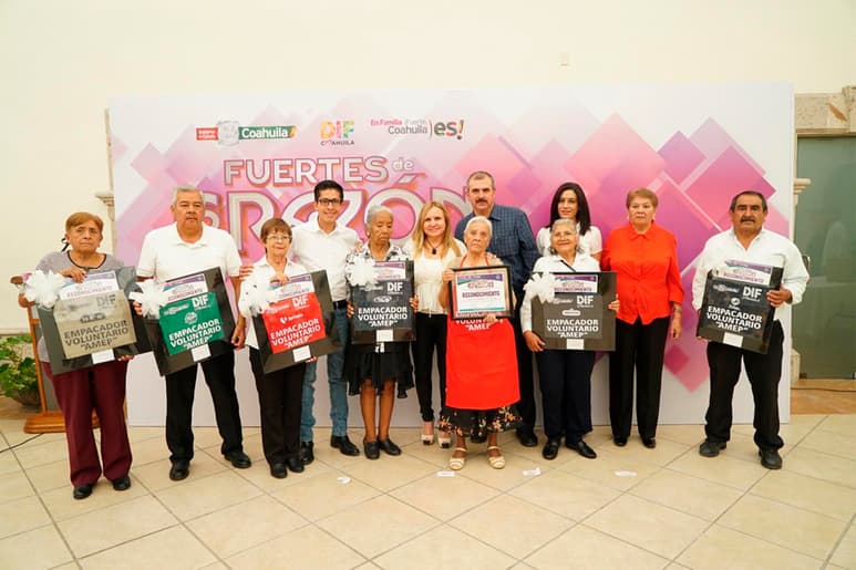 El programa AMEP brinda atención a 3 mil 205 adultos mayores que se desempeñan como empacadores voluntarios. (BEATRIZ A. SILVA)