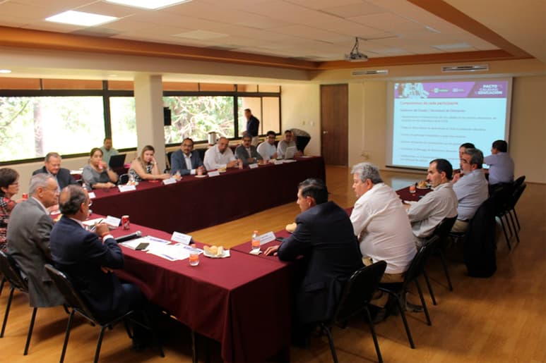 Todas las instituciones signaron el compromiso de rendir un informe semestral en cuanto a la perspectiva de las profesiones. (BEATRIZ A. SILVA)