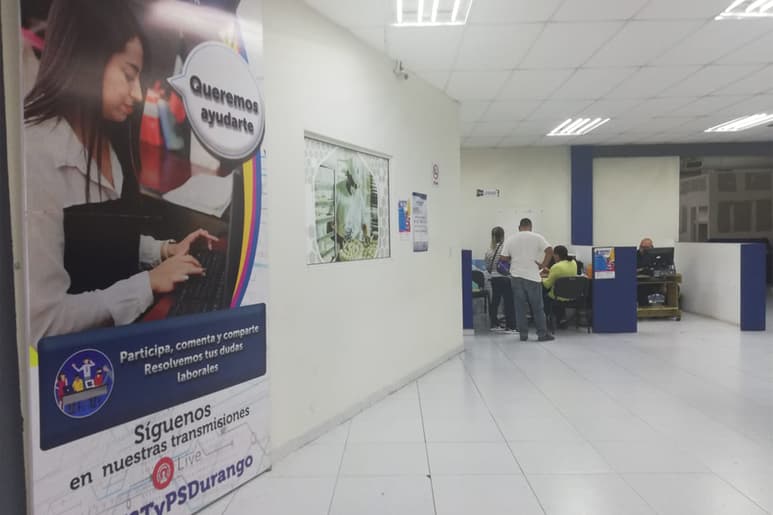 Solicitan trabajadores conformación de cinco sindicatos ante la Junta Local. (EL SIGLO DE TORREÓN/EDITH GONZÁLEZ)