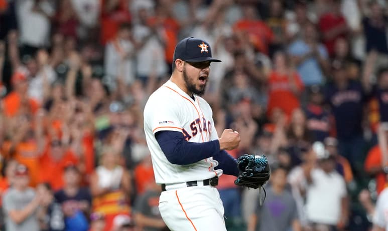 Roberto Osuna necesitó 12 lanzamientos para colgar el cero en la novena entrada ante los Tigres. (ARCHIVO)