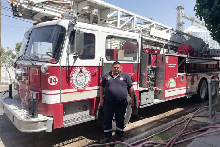 Luis Sánchez Balderas tiene 18 años laborando en el Cuerpo de Bomberos de Gómez Palacio. (EDITH GONZÁLEZ)