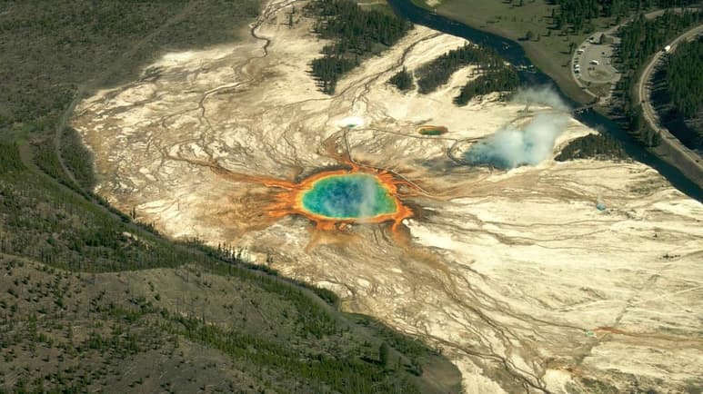 Los vulcanólogos predicen que una explosión podría propagar gases tóxicos hasta el Medio Oeste estadounidense, arruinando los cultivos y bloqueando el sol hasta causar temperaturas mucho más frías en Estados Unidos por varios años. (ESPECIAL)