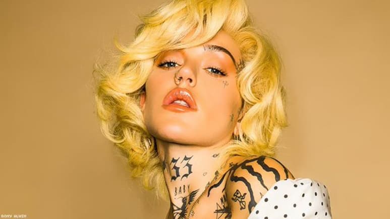 Sexorcism, es un llamado para liberar la sexualidad, especialmente la de las mujeres, con canciones como XXXTC en la que habla de orgasmos tan fuertes que rompen la cama. (ESPECIAL)