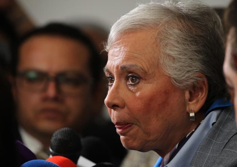 Tras anunciar que las pláticas se cancelan, Olga Sánchez Cordero anunció que no renunciará a su puesto en el Gobierno.