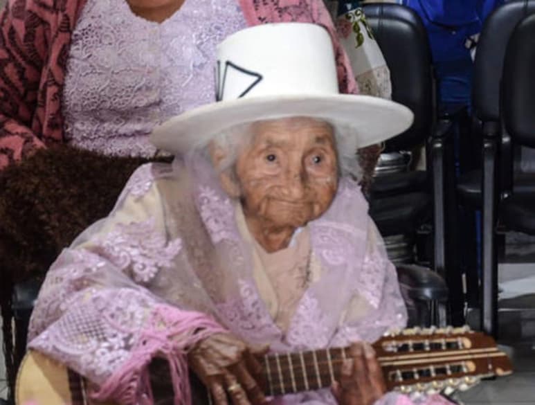 La mujer de 118 años, que era amante de sus mascotas y el charango, será velada en su hogar, señaló Lucas.
(ARCHIVO)