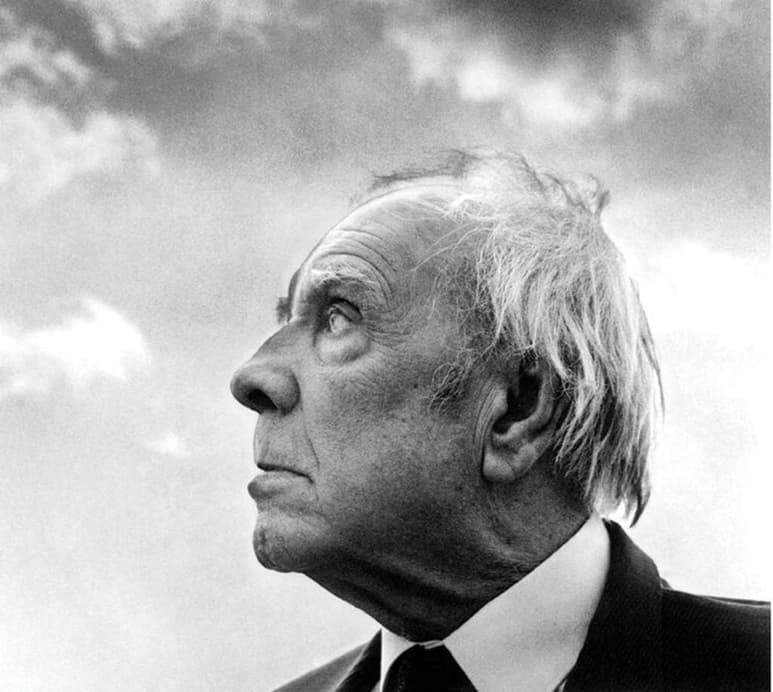 Legado literario. El escritor argentino publicó ensayos breves, cuentos y poemas. Al final de su vida quedó prácticamente ciego. (ARCHIVO)