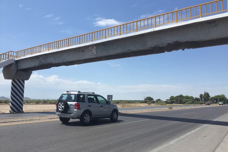 Advierten del riesgo que representan las condiciones del puente. (EL SIGLO DE TORREÓN/GUADALUPE MIRANDA)