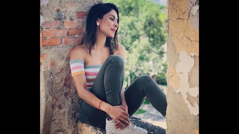 Derecho. La cantante María León alza la voz para que la mujer vista como mejor lo prefiera. (ESPECIAL)