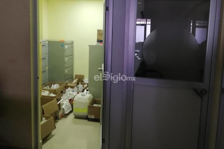 El Hospital General de Zona Número 46 del IMSS tiene 'arrumbadas' las biopsias en un cuarto y debajo de escritorios. (EL SIGLO DE TORREÓN)
