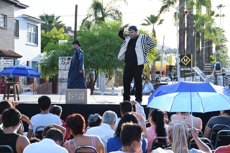 En escena. Tropa Cachivaches presentó su propuesta clown con la obra Dos. (EL SIGLO DE TORREÓN/ Fernando Compean)