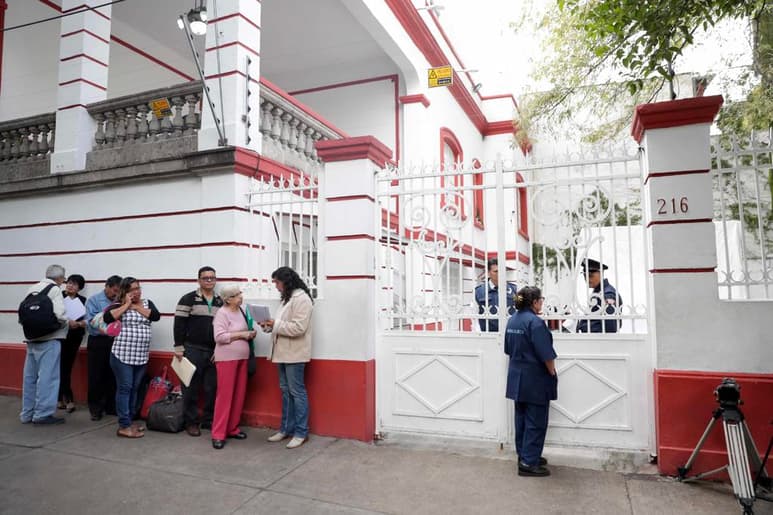 La búsqueda de un edificio ya comenzó en colonias céntricas de la Ciudad de México, pero aún no se ha decidido el monto total que se destinará a la inversión ni su ubicación, detalló.
(EL UNIVERSAL)