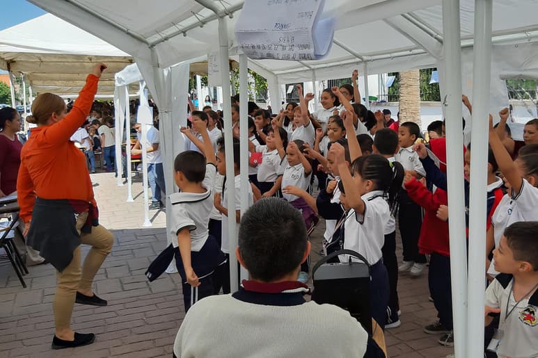 Cumplen su segundo día de clases a la intemperie nueve escuelas del sistema CADI. (EL SIGLO DE TORREÓN)