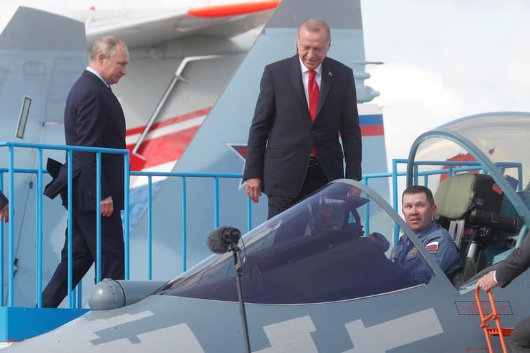 Turquía considera la opción de reemplazar sus aviones caza. (EFE)