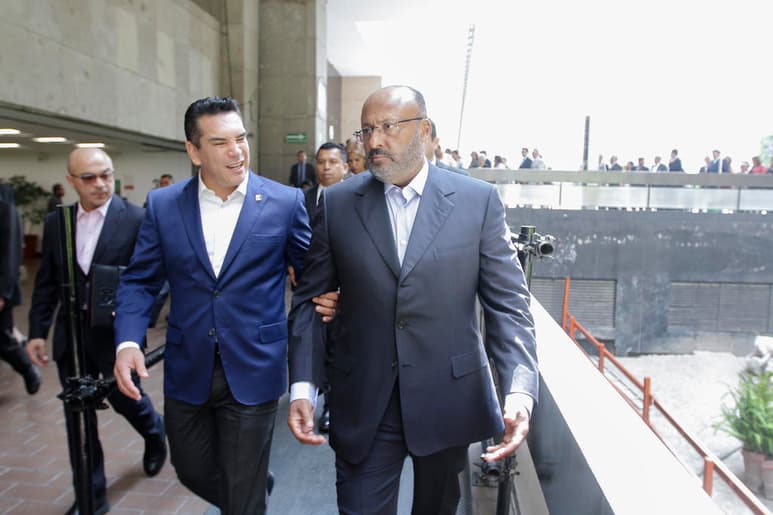 El presidente nacional del PRI, Alejandro Moreno Cárdenas, aseguró que las fracciones priistas en el Congreso de la Unión sabrán 'construir mayorías' para avanzar su agenda legislativa, pero velará por 'cuidar la democracia que los mexicanos construyeron durante años'. (NOTIMEX)