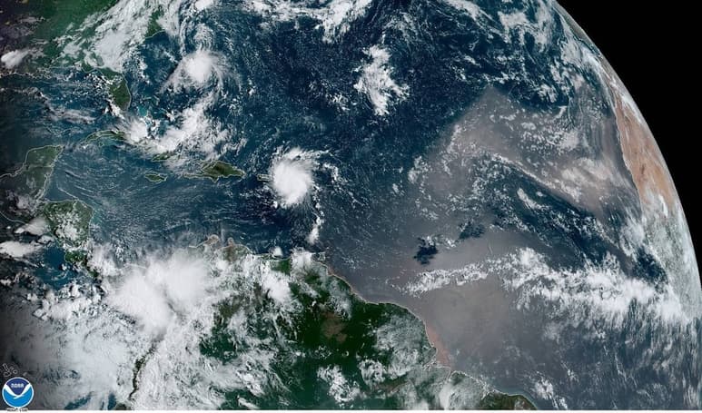 El miércoles se reportaron apagones e inundaciones en las Islas Vírgenes Británicas y en las de Estados Unidos. (ARCHIVO)
