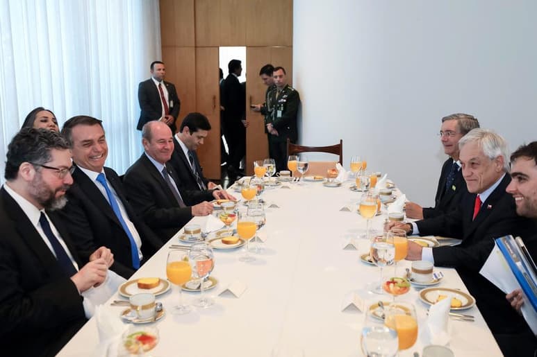 Acusó el presidente de Brasil de que su homólogo francés de evocar el pasado colonialista de su nación. (ARCHIVO)
