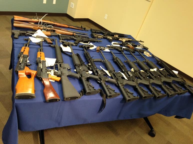 Datos oficiales indican que el 68 % de los homicidios registrados en 2018 en Costa Rica fueron cometidos con armas de fuego y que el mercado negro es alimentado en una parte importante por el mercado lícito. (ARCHIVO)