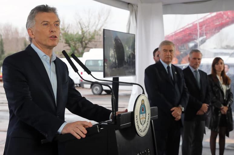 El Gobierno argentino anunció que estirará los plazos de vencimiento de su deuda a corto plazo con inversores institucionales.